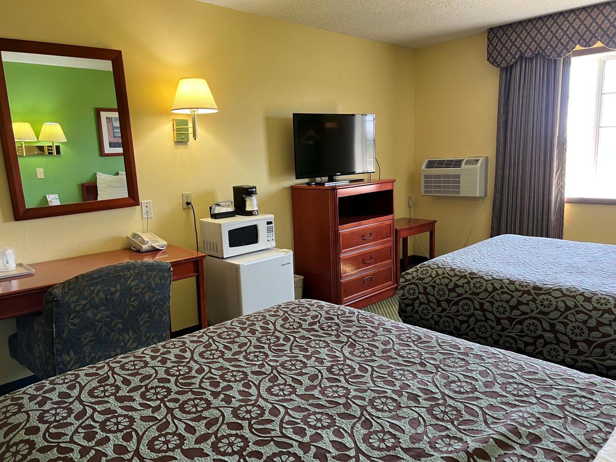 Days Inn By Wyndham Great Bend Екстер'єр фото